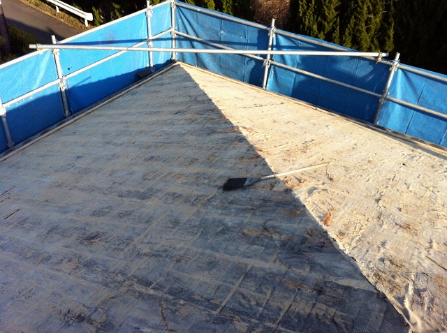 防水シート施工前は養生が必要